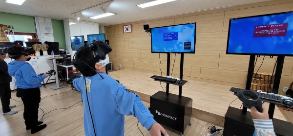 진건초등학교에서 VR체험존을 통한 VR생존수영 교육 진행