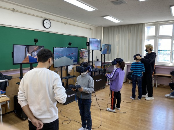 녹번초등학교에서 VR체험존을 통한 VR생존수영 교육 진행