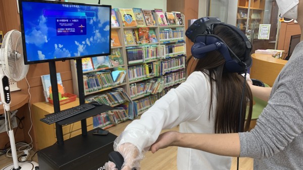 성남신흥초등학교에서 VR체험존을 통한 VR생존수영 교육 진행